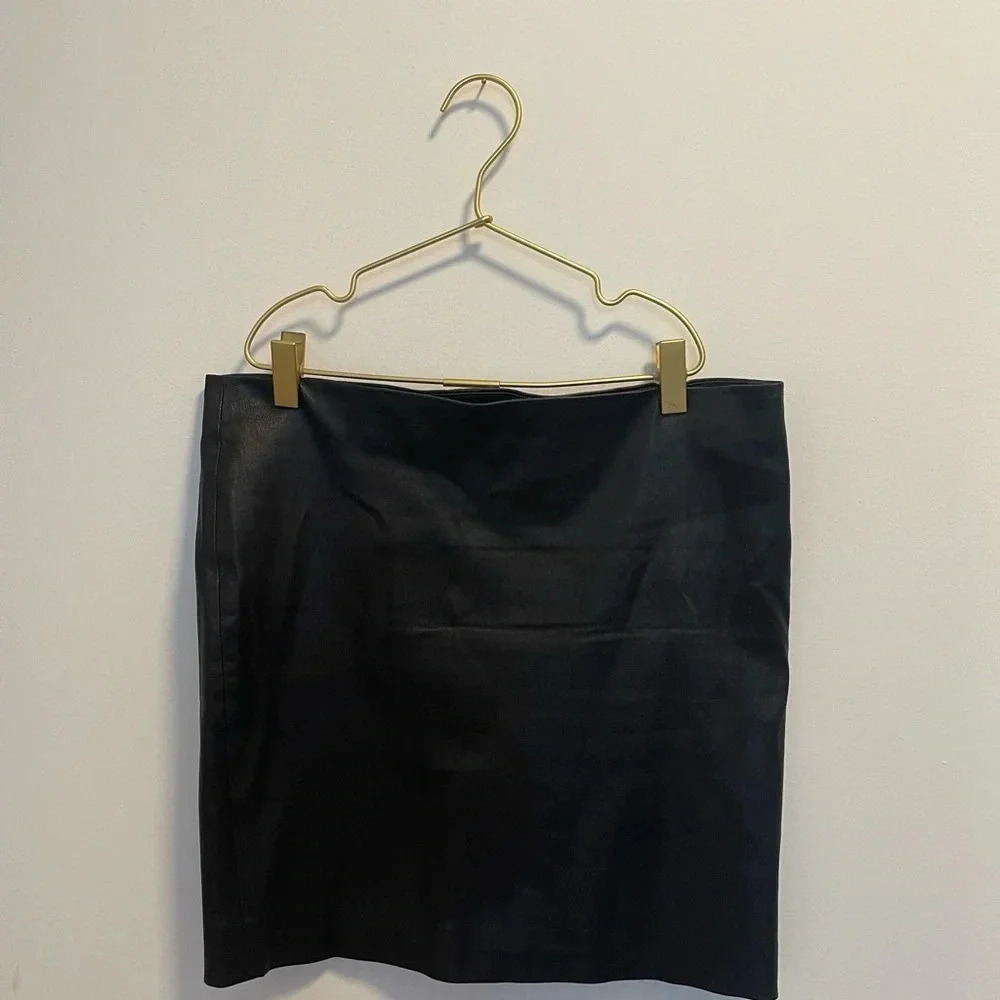The Row Loattan Skirt lambswool size 6 mini/ short